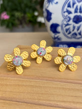 Load image into Gallery viewer, Shimmery Summer Flower Ring