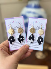 Load image into Gallery viewer, Black & White Flowers - Drop & Fishhook