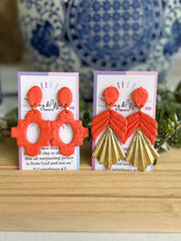 Load image into Gallery viewer, Sunkissed Peach - Scallop Half & Gold Fan Charm