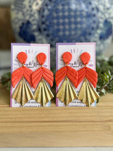 Load image into Gallery viewer, Sunkissed Peach - Scallop Half & Gold Fan Charm