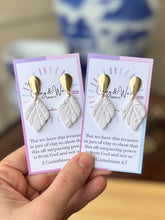 Load image into Gallery viewer, Whispered White - Small Drop