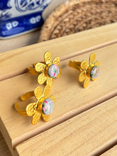 Load image into Gallery viewer, Shimmery Summer Flower Ring