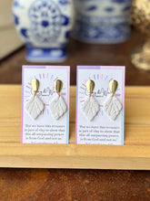 Load image into Gallery viewer, Whispered White - Small Drop