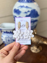 Load image into Gallery viewer, Whispered White - Large Flower