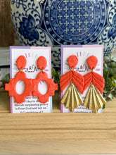 Load image into Gallery viewer, Sunkissed Peach - Scallop Half & Gold Fan Charm