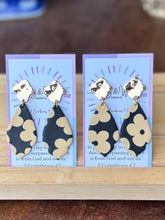 Load image into Gallery viewer, Ecru Fall Flowers - Long Scallop