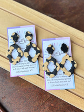 Load image into Gallery viewer, Ecru Fall Flowers - Oval Scallop