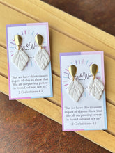 Load image into Gallery viewer, Whispered White - Small Drop