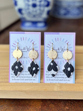 Load image into Gallery viewer, Black & White Flowers - Drop & Fishhook