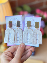 Load image into Gallery viewer, The White Rose - Large Arch