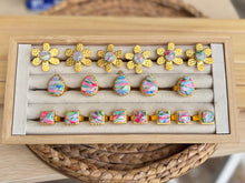 Load image into Gallery viewer, Shimmery Summer Flower Ring