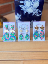 Load image into Gallery viewer, The Front Porch Flowers - Bell & Gold