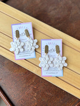 Load image into Gallery viewer, Whispered White - Large Flower