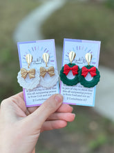 Load image into Gallery viewer, Christmas Wreaths - White &amp; Gold Bow
