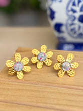 Load image into Gallery viewer, Shimmery Summer Flower Ring
