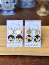 Load image into Gallery viewer, Ecru Fall Flowers - Circle &amp; Fishhook
