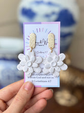 Load image into Gallery viewer, Whispered White - Large Flower
