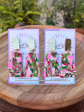 Load image into Gallery viewer, Pink Christmas Marble Mix - Rectangle &amp; Gold Post
