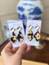 Load image into Gallery viewer, Ecru Fall Flowers - Long Scallop
