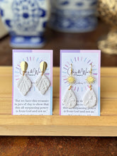 Load image into Gallery viewer, Whispered White - Small Drop
