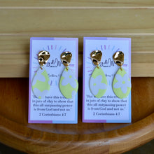 Load image into Gallery viewer, Butter Yellow Flowers - Teardrop &amp; Gold Post
