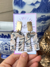 Load image into Gallery viewer, Marbled Golden Sand Collection - Large Arch
