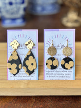 Load image into Gallery viewer, Ecru Fall Flowers - Circle &amp; Fishhook
