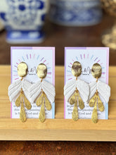 Load image into Gallery viewer, Whispered White - Half Scallop &amp; Gold Leaf
