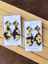 Load image into Gallery viewer, Ecru Fall Flowers - Long Scallop
