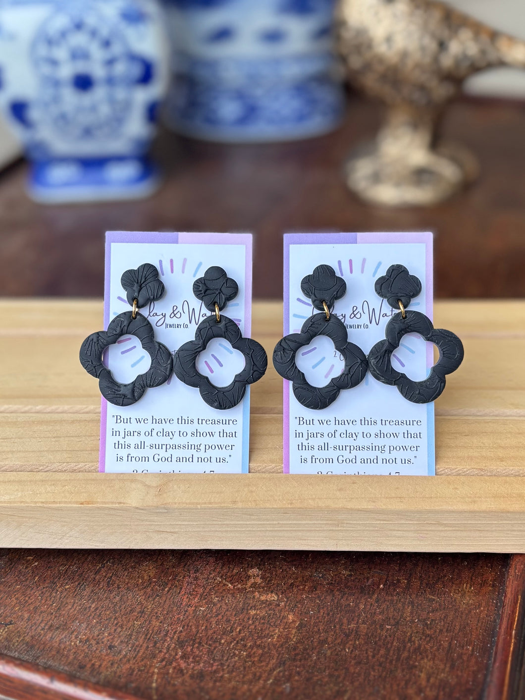 Statement Black - Scallop Circle